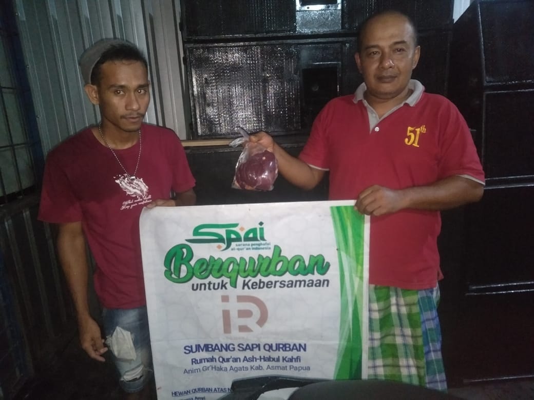 Berbagi Daging Qurban 1447 H